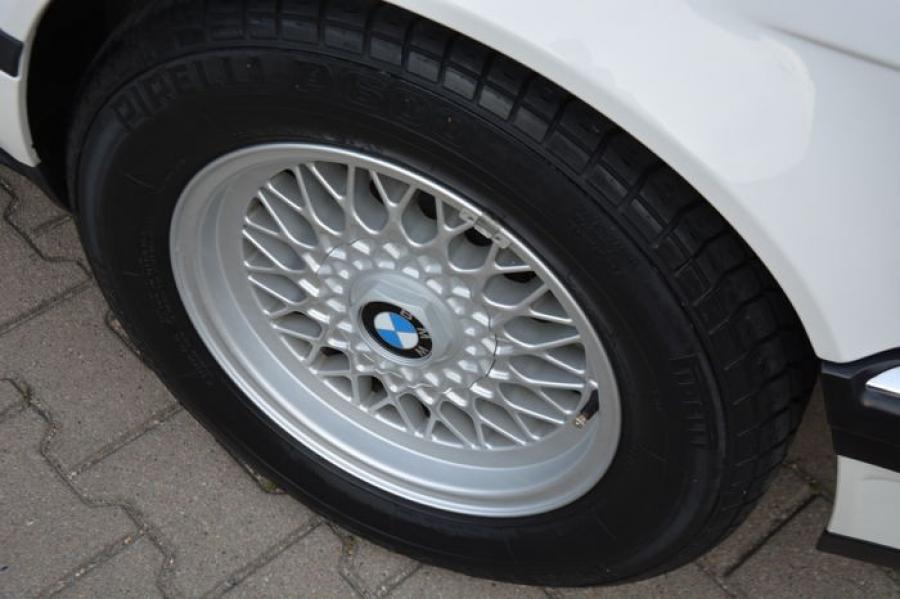 Колеса BMW 740i (E32) 1992 года  (UK) (фото 85 из 170)